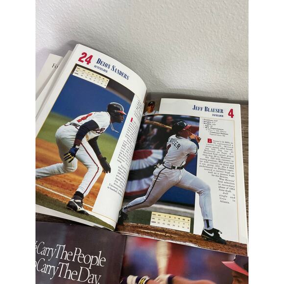 1992 Atlanta Braves Yearbook & NLCS Scorecard Lot MLB Baseball Champions Program - Picture 4 of 16